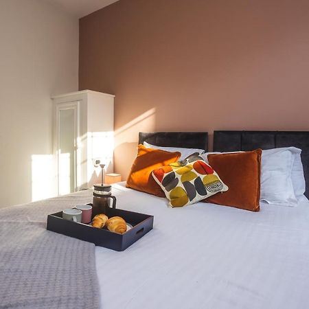 Modern Apartment Within City Walls, Parking Chester Extérieur photo