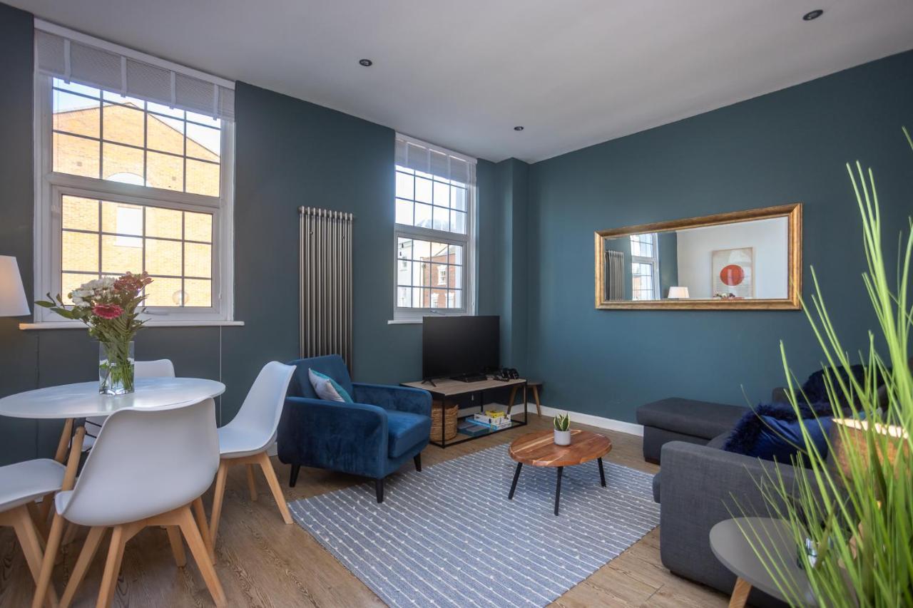 Modern Apartment Within City Walls, Parking Chester Extérieur photo
