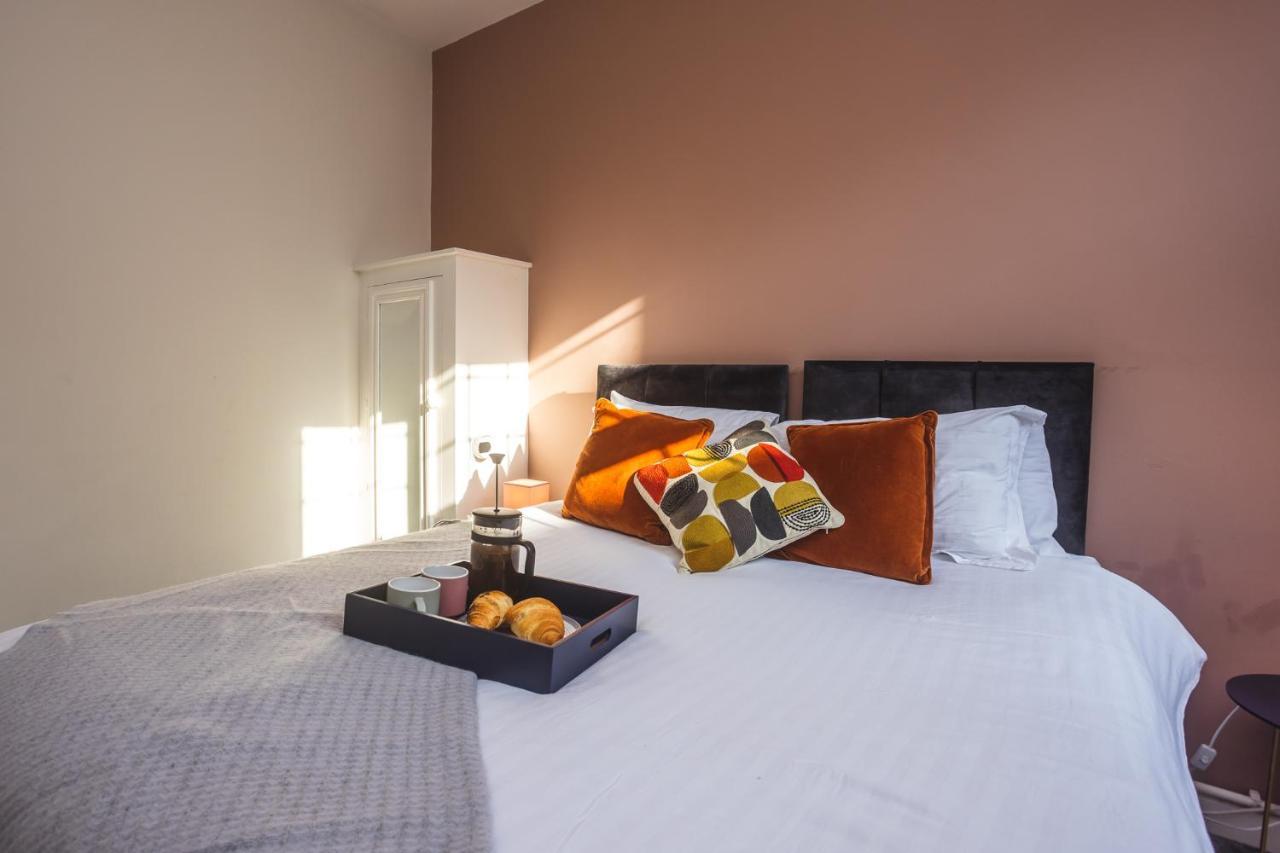 Modern Apartment Within City Walls, Parking Chester Extérieur photo