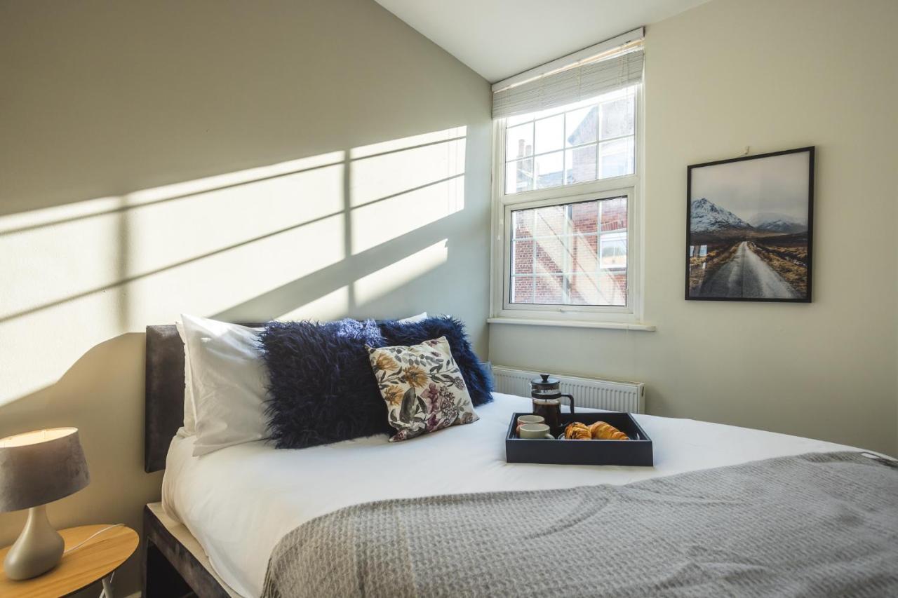 Modern Apartment Within City Walls, Parking Chester Extérieur photo